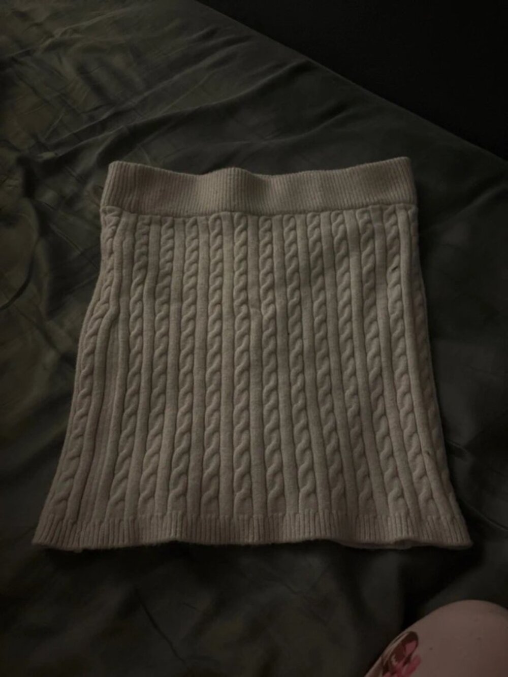 Fitted knitted skirt